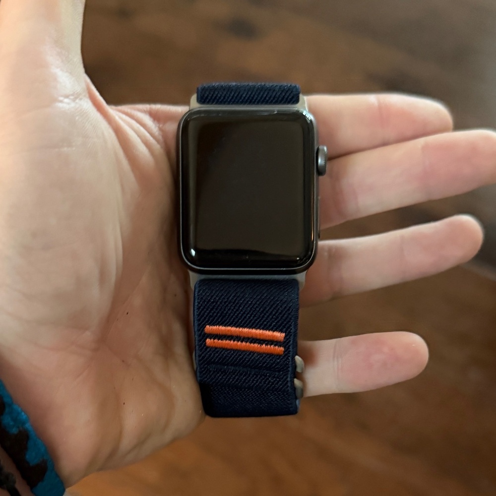 Apple Watch Series 3 – 42mm GPS, Space Gray Aluminum + Navy Band